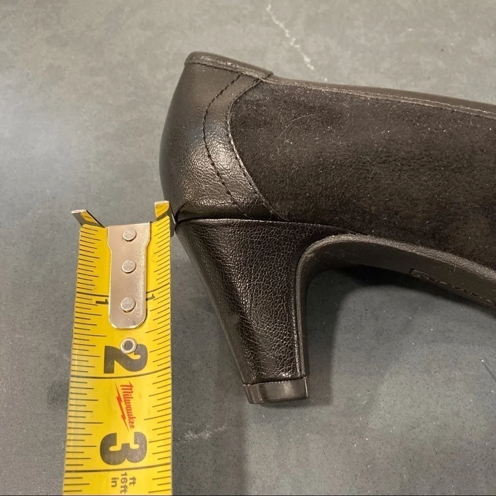 Andiamo sz 9.5 Belle black vegan leather buckle accent heels